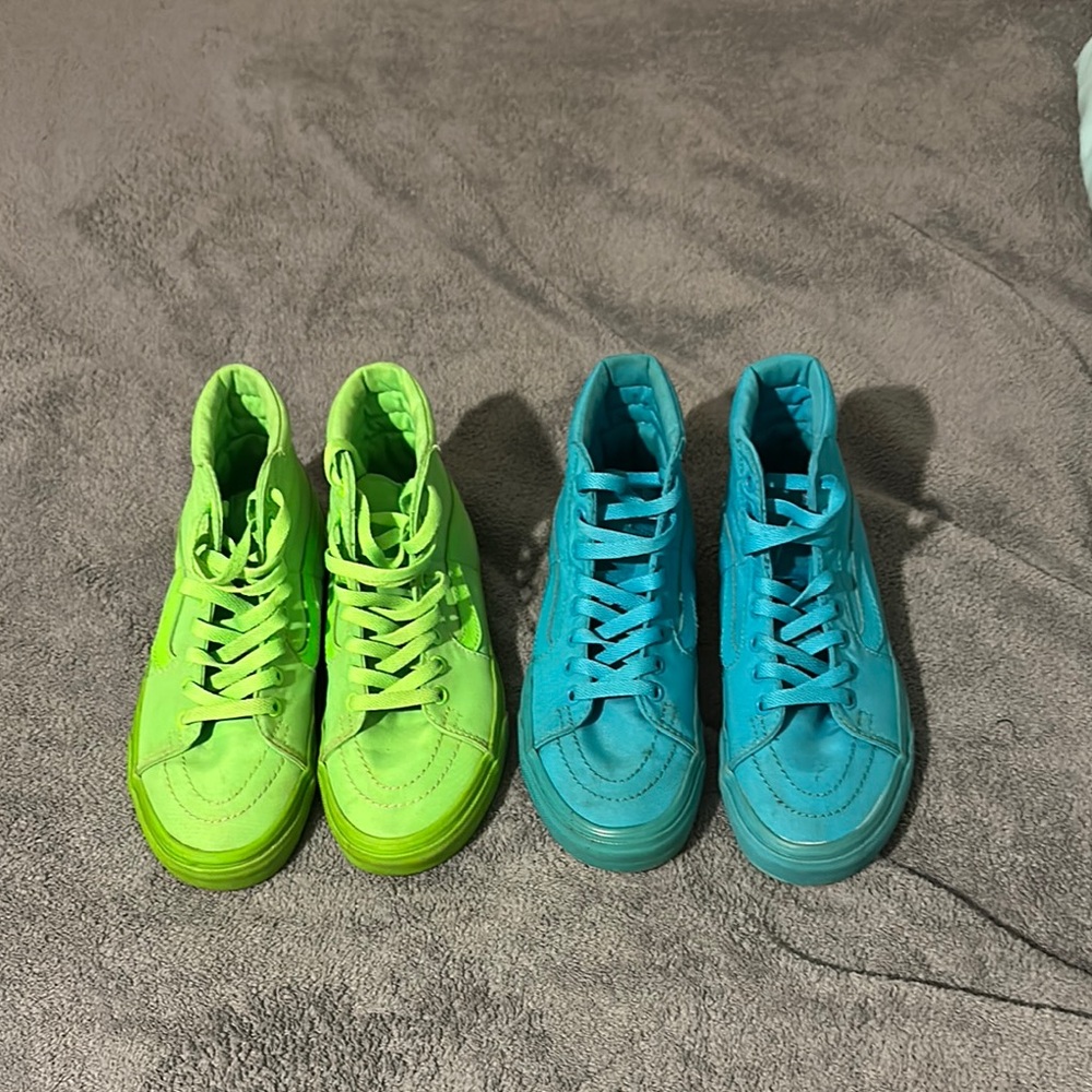 High-Top Sneakers - Green and Blue